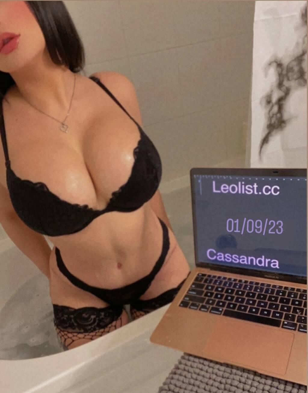 Cash only is Female Escorts. | Toronto | Ontario | Canada | scarletamour.com 