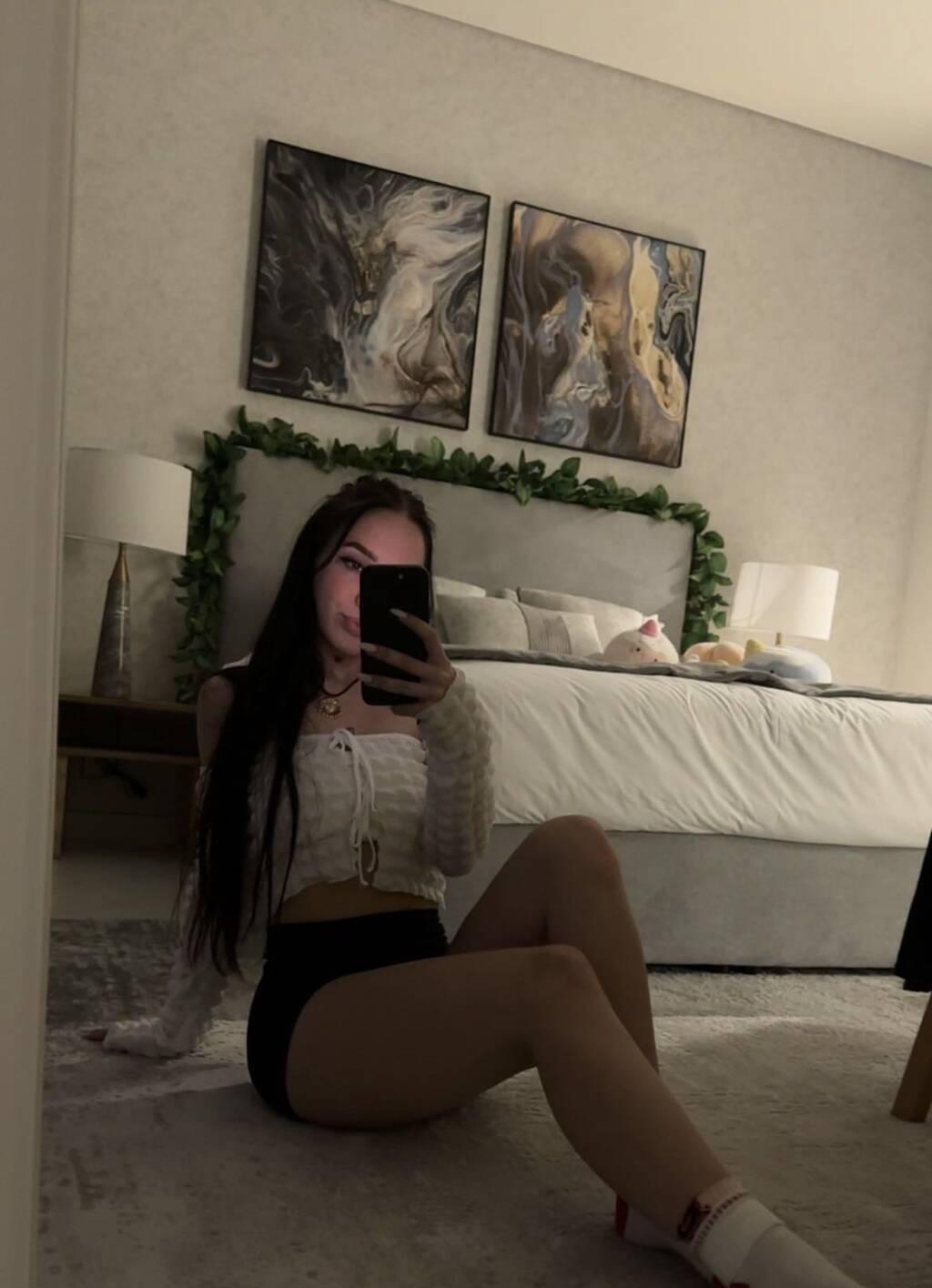 Laura is Female Escorts. | Medicine Hat | Alberta | Canada | scarletamour.com 