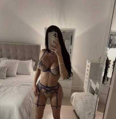 Natalie is Female Escorts. | London | Ontario | Canada | scarletamour.com 