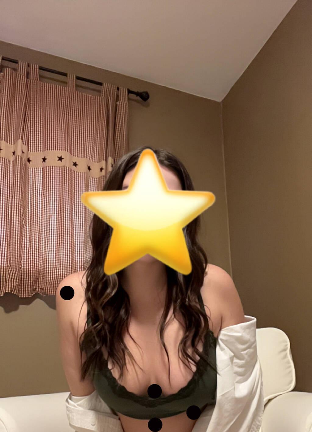 LEAH is Female Escorts. | belleville | Ontario | Canada | scarletamour.com 