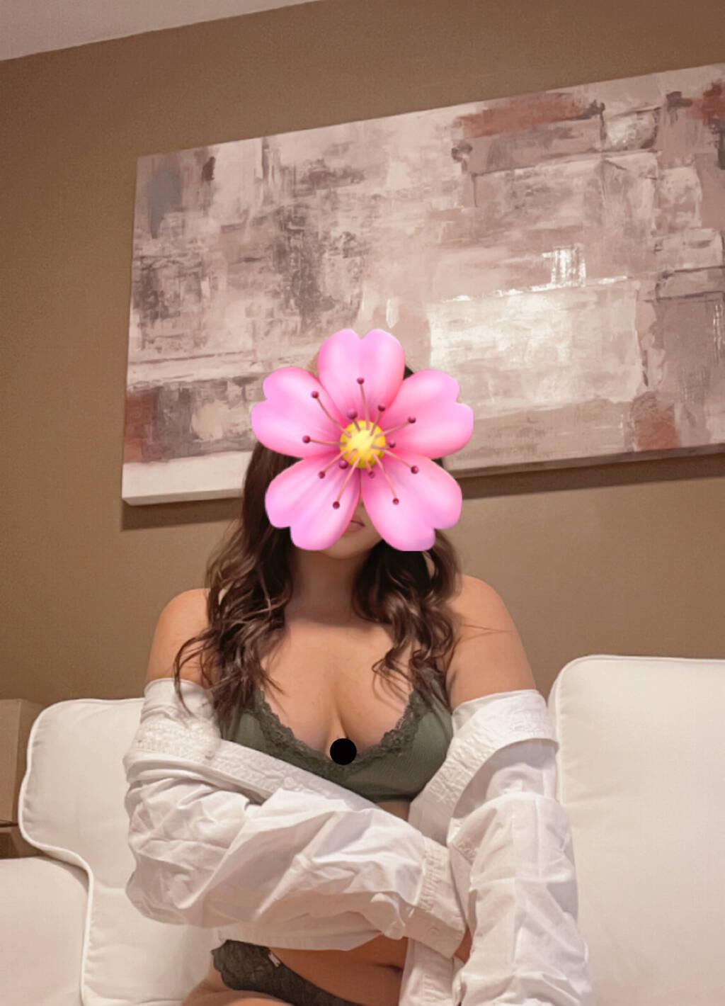 LEAH is Female Escorts. | belleville | Ontario | Canada | scarletamour.com 