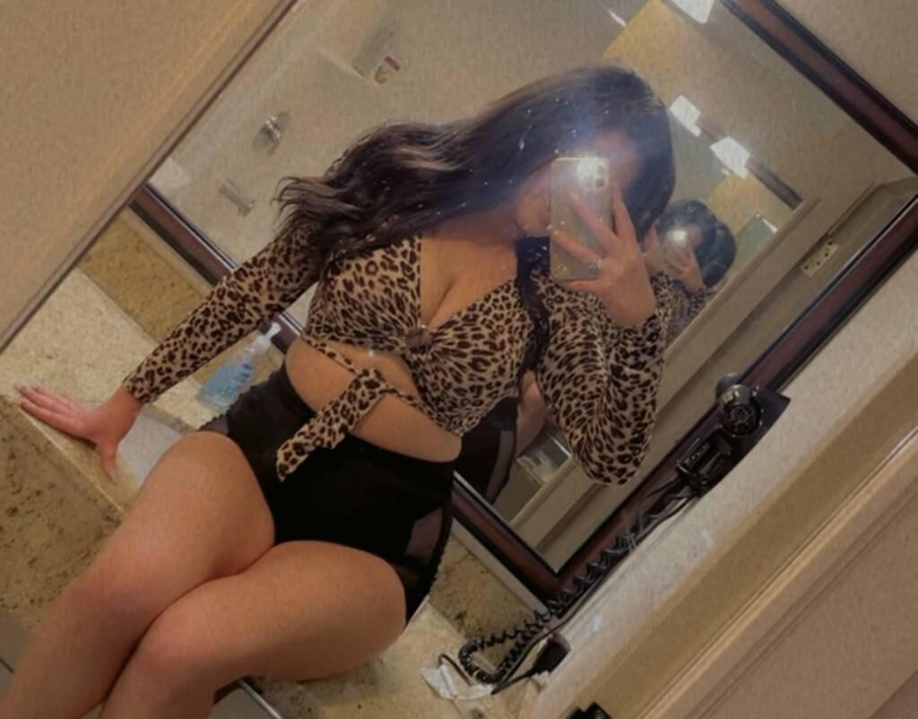 Stella is Female Escorts. | windsor | Ontario | Canada | scarletamour.com 