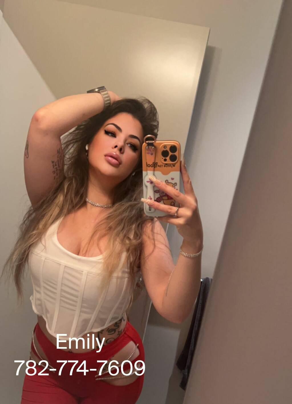 Emily wilson is Female Escorts. | Calgary | Alberta | Canada | scarletamour.com 