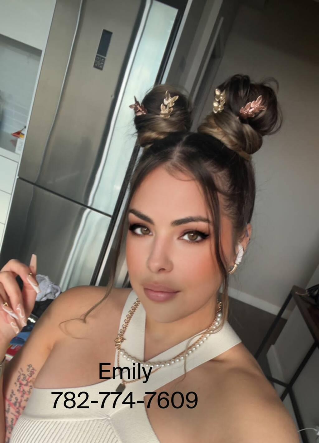 Emily wilson is Female Escorts. | Calgary | Alberta | Canada | scarletamour.com 