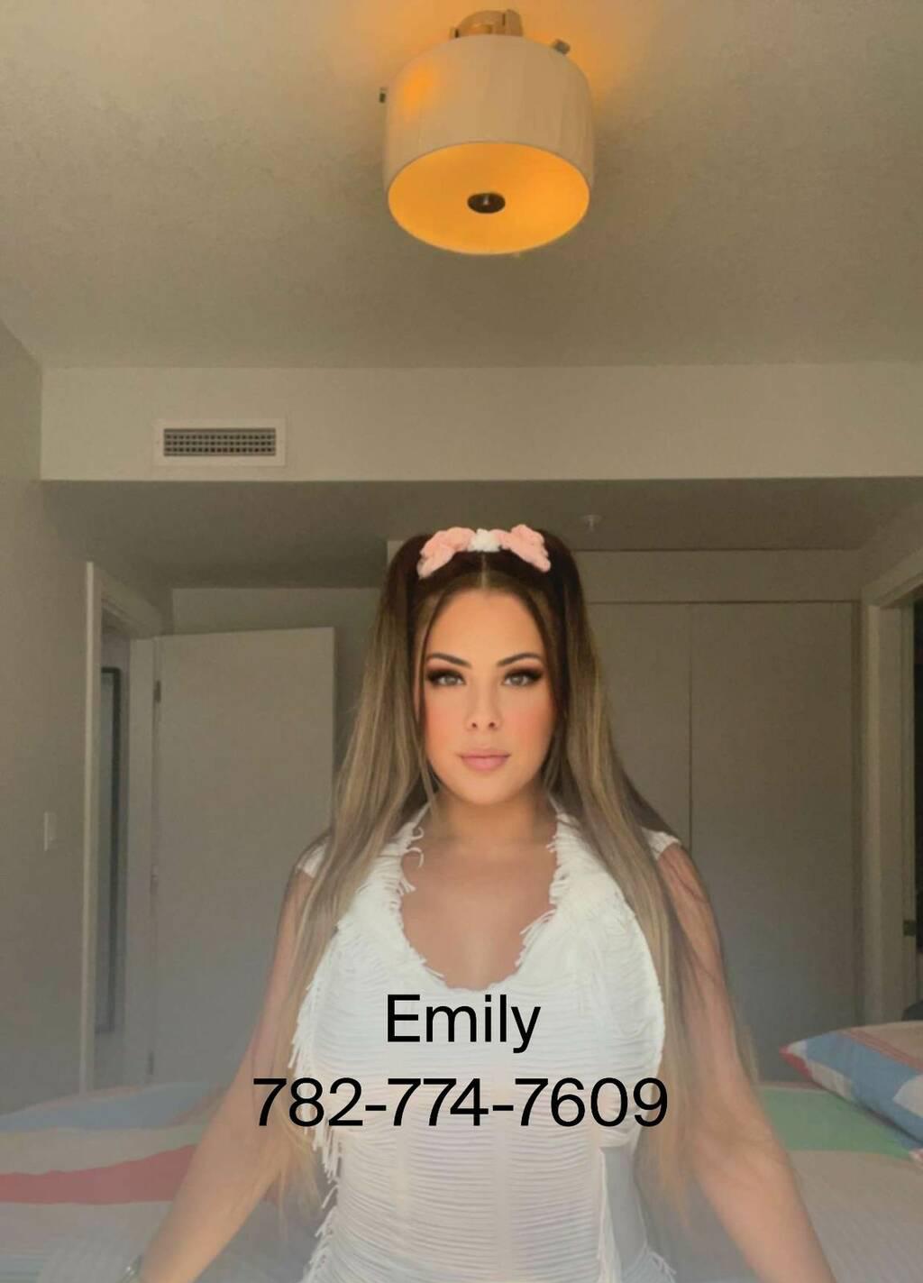 Emily wilson is Female Escorts. | Calgary | Alberta | Canada | scarletamour.com 