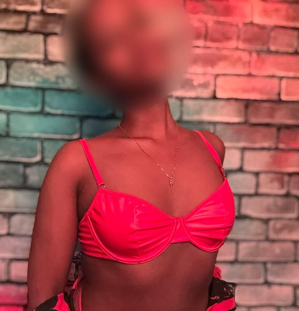 Halayna is Female Escorts. | Edmonton | Alberta | Canada | scarletamour.com 