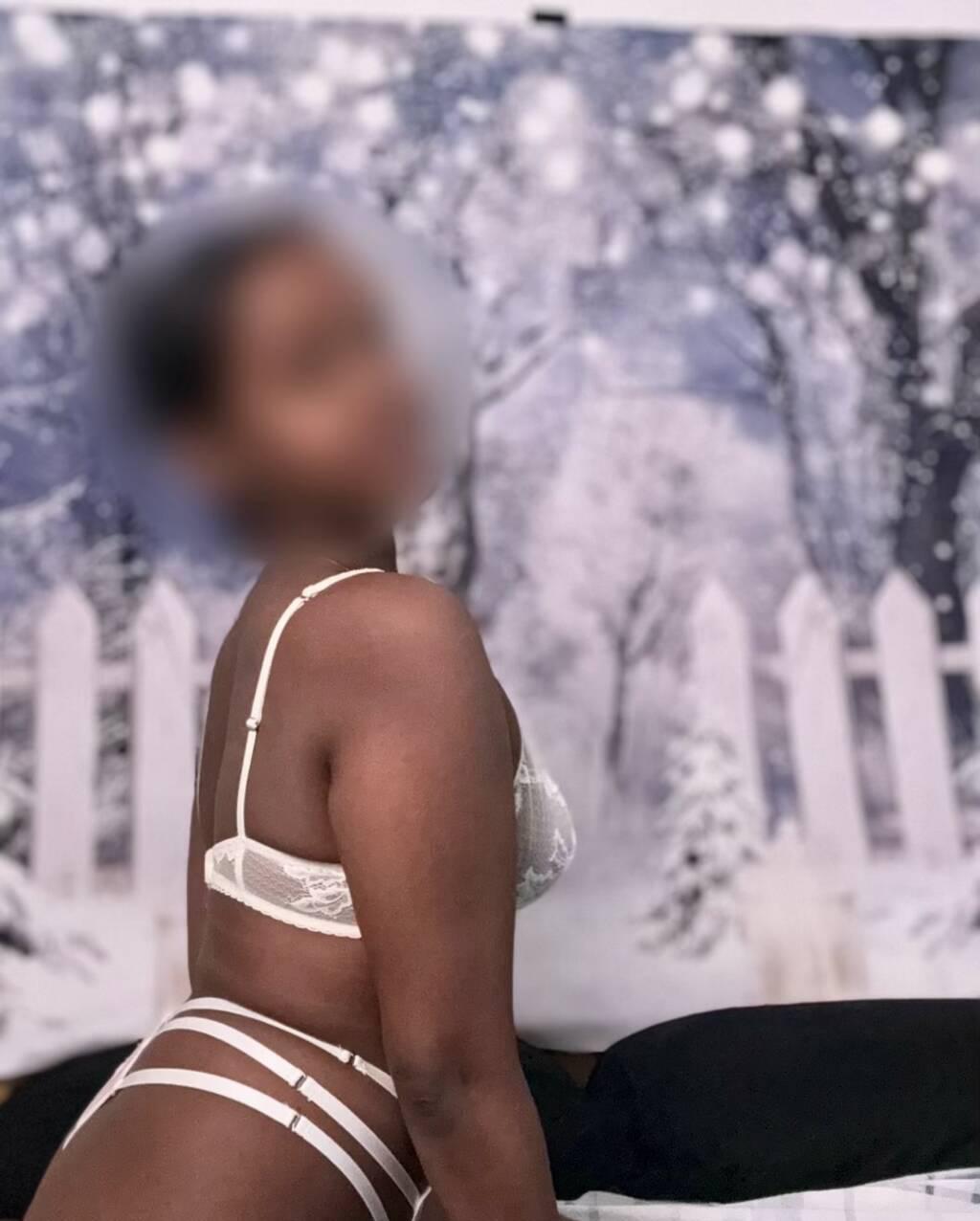 Halayna is Female Escorts. | Edmonton | Alberta | Canada | scarletamour.com 