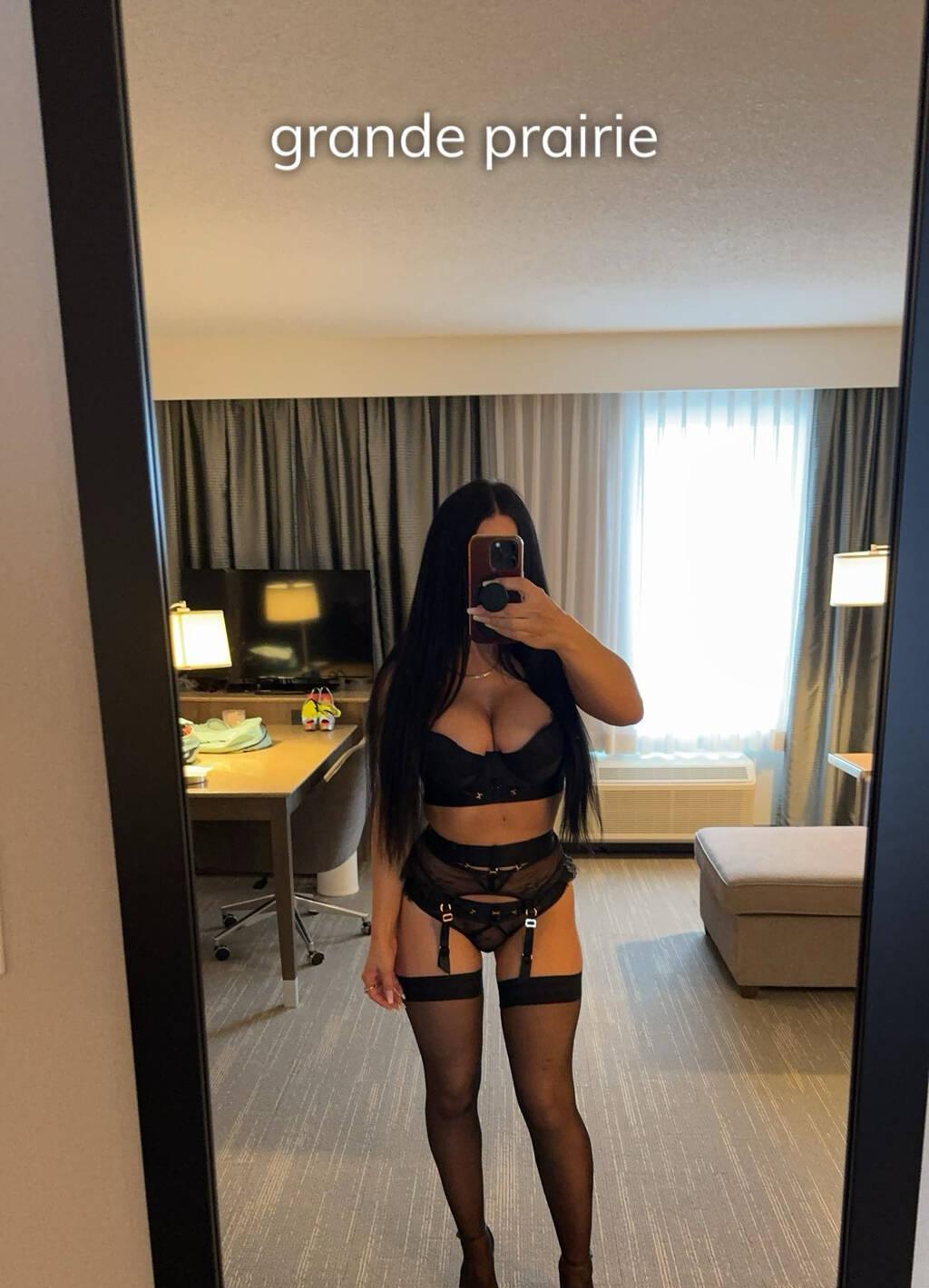 French Bombshell Keissy is Female Escorts. | Lethbridge | Alberta | Canada | scarletamour.com 