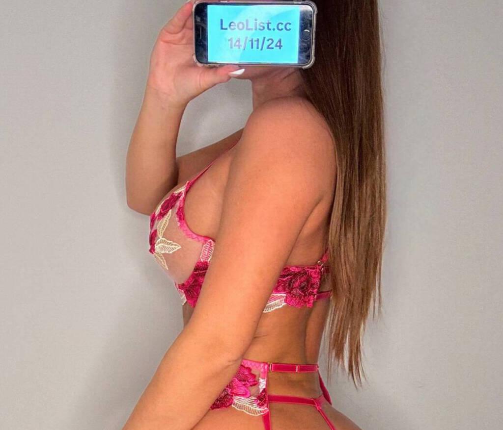 BELLA is Female Escorts. | Regina | Saskatchewan | Canada | scarletamour.com 