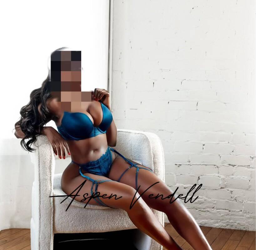 Aspen is Female Escorts. | Edmonton | Alberta | Canada | scarletamour.com 