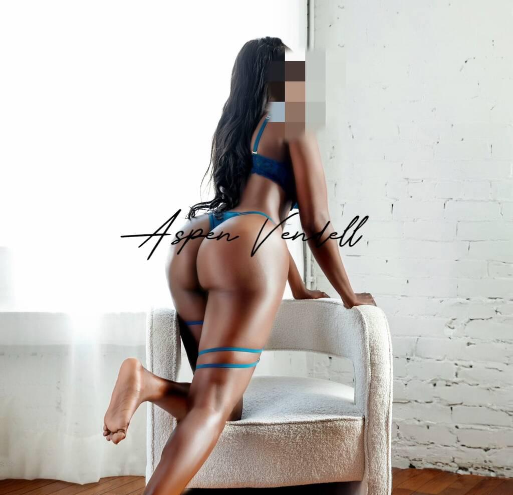 Aspen is Female Escorts. | Edmonton | Alberta | Canada | scarletamour.com 