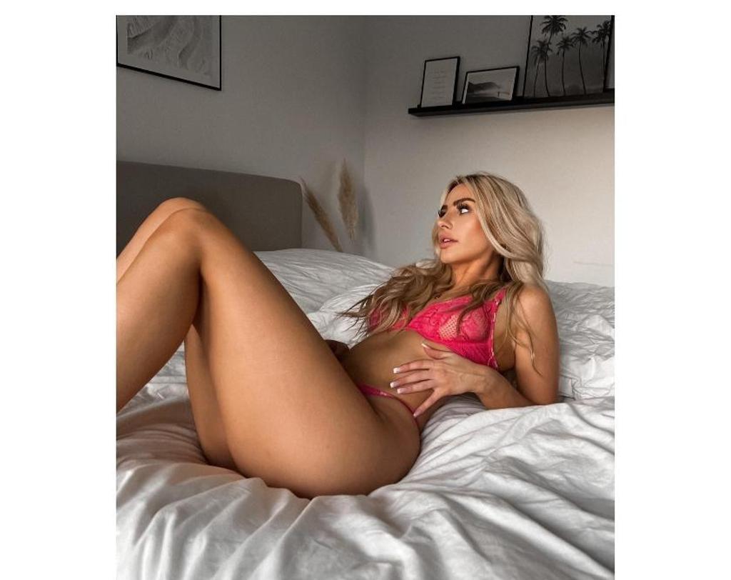  is Female Escorts. | East Midlands | United Kingdom | United Kingdom | scarletamour.com 