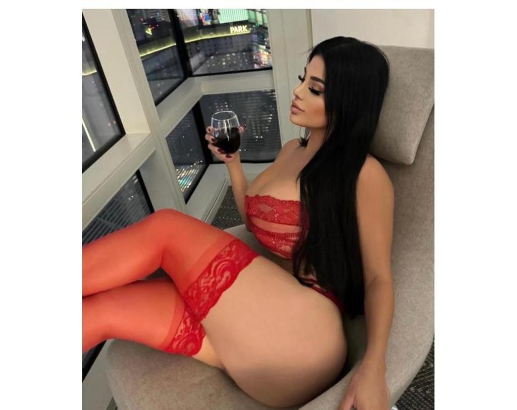  is Female Escorts. | London | United Kingdom | United Kingdom | scarletamour.com 