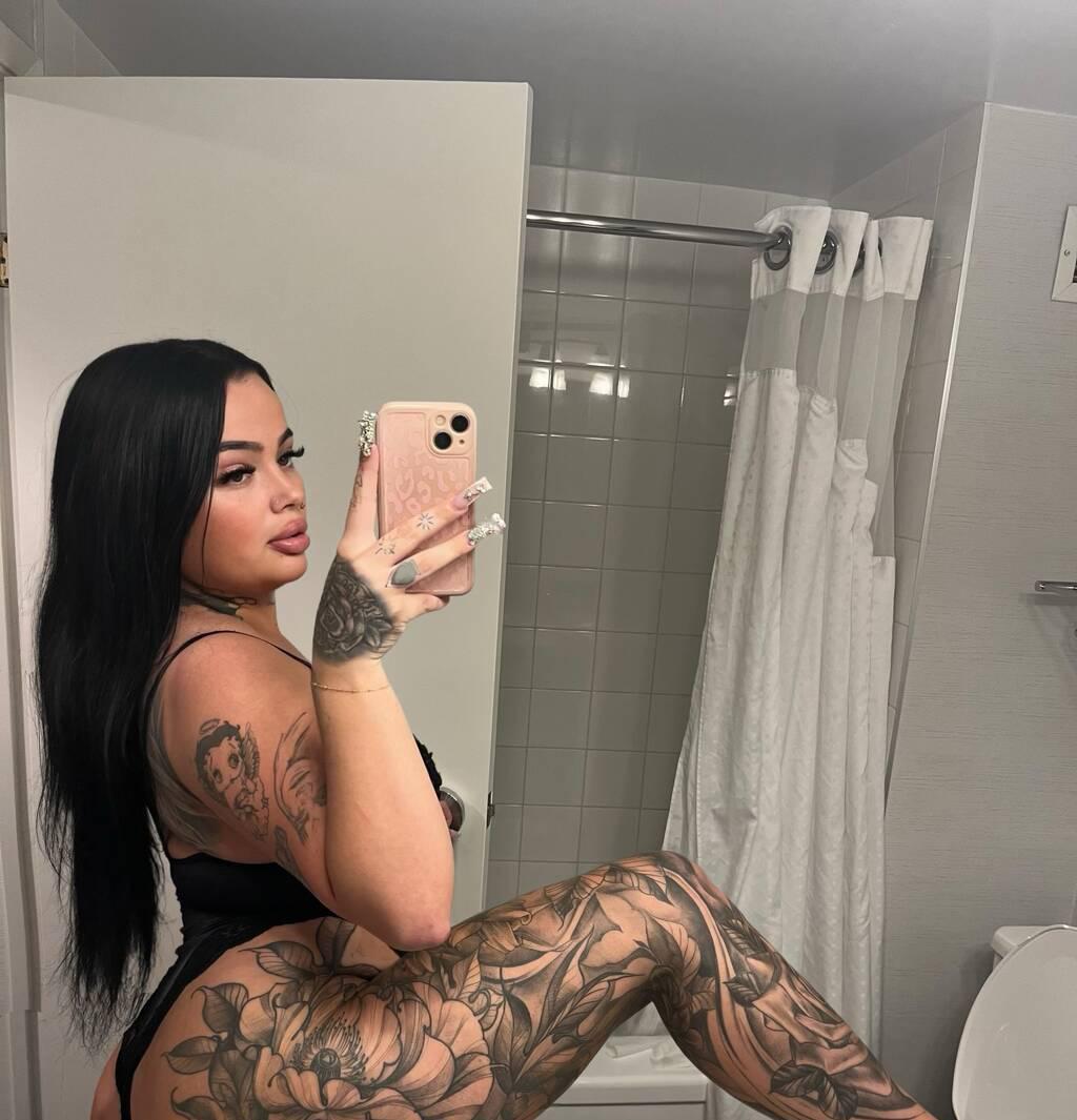 Sophia Sparks is Female Escorts. | Calgary | Alberta | Canada | scarletamour.com 