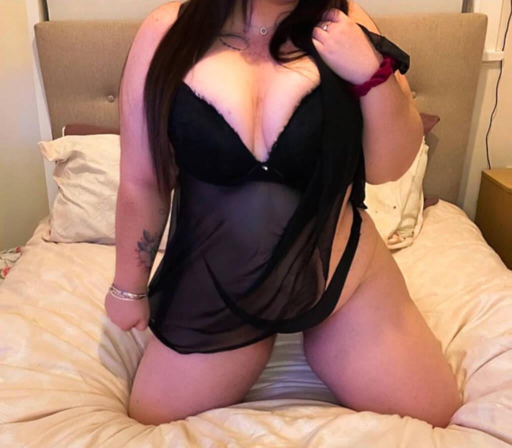 Katelyn is Female Escorts. | London | Ontario | Canada | scarletamour.com 