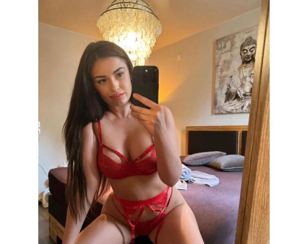  is Female Escorts. | East Midlands | United Kingdom | United Kingdom | scarletamour.com 