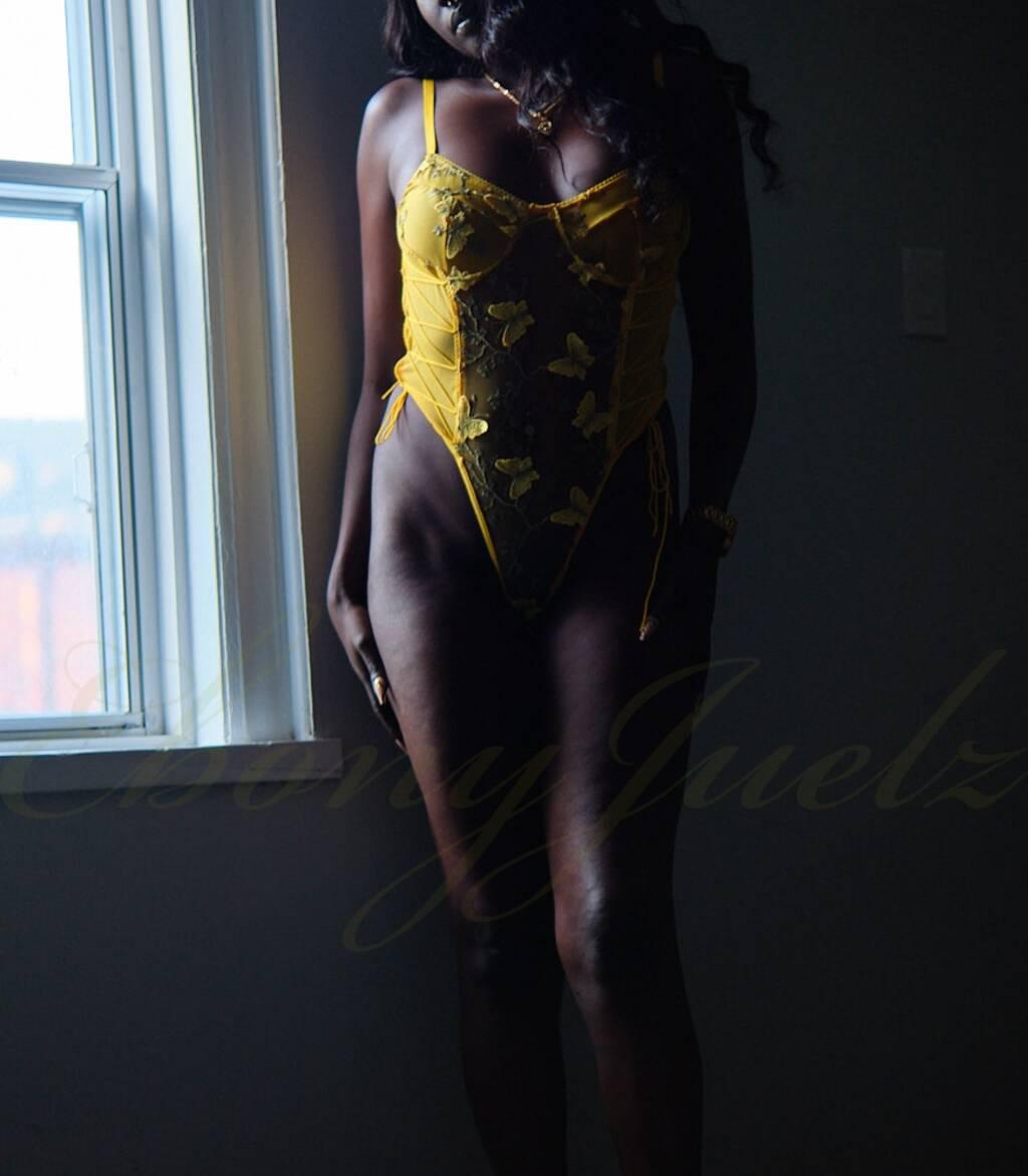 Juelz is Female Escorts. | Prince Albert | Saskatchewan | Canada | scarletamour.com 