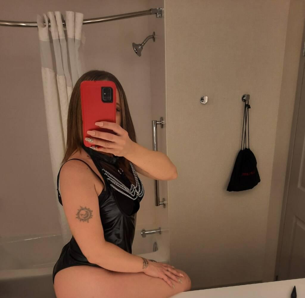 Steph is Female Escorts. | belleville | Ontario | Canada | scarletamour.com 