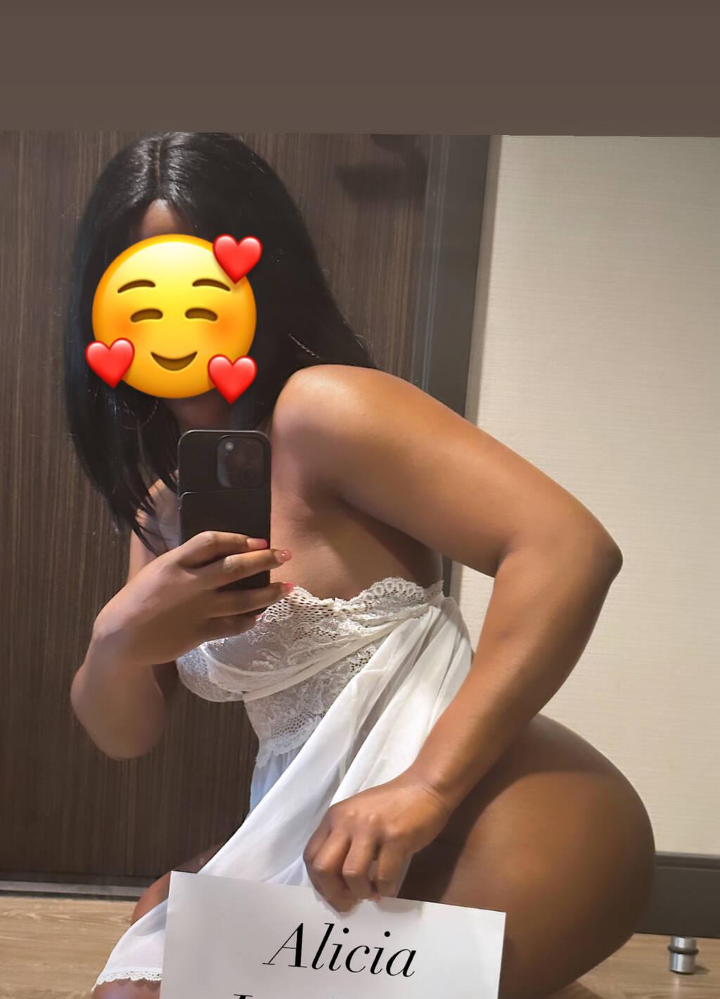 Alicia is Female Escorts. | Owen Sound | Ontario | Canada | scarletamour.com 