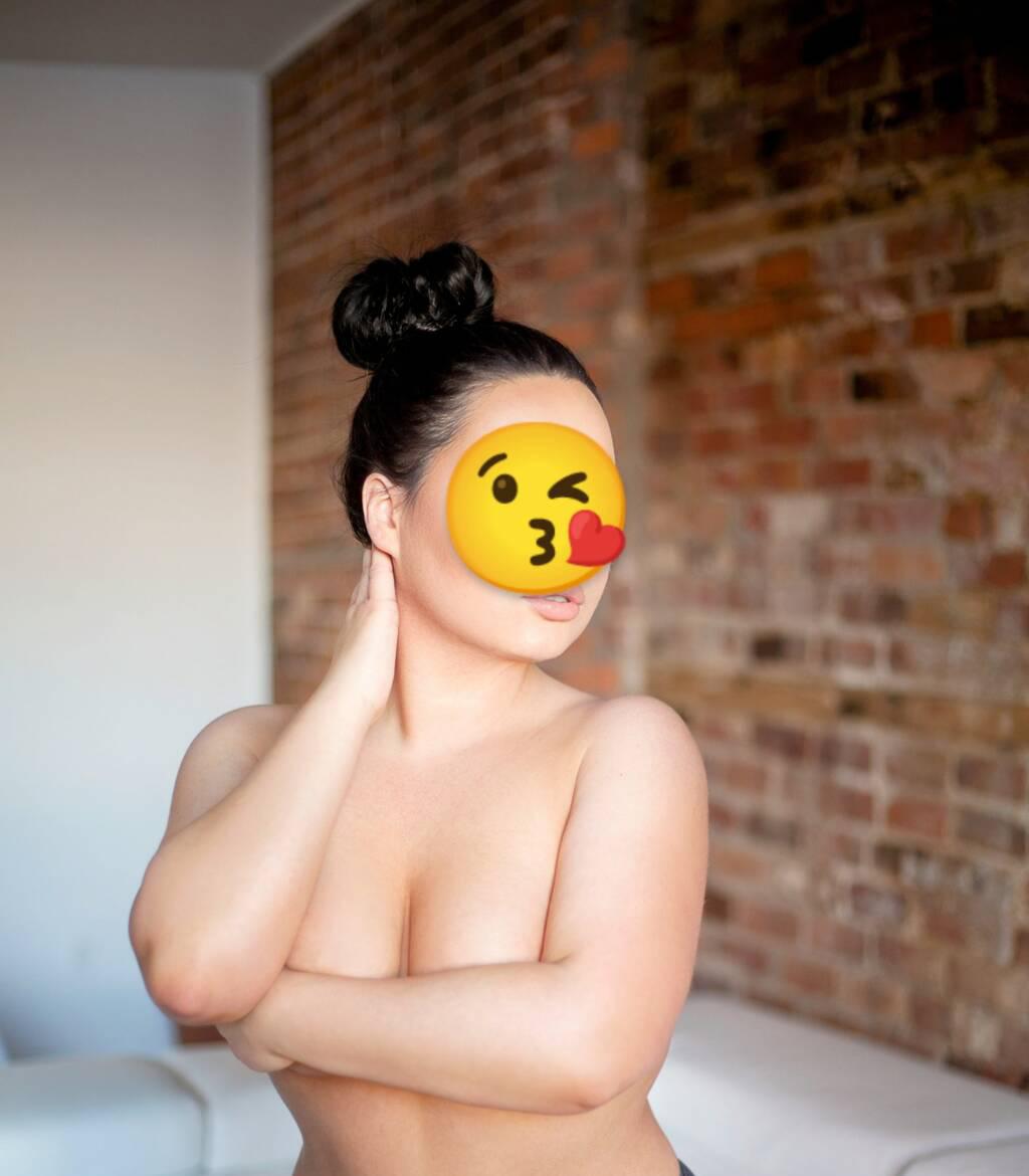 Vanessa is Female Escorts. | Montreal | Quebec | Canada | scarletamour.com 