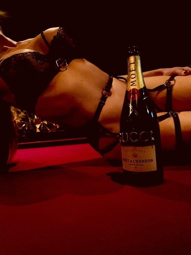 GUCCI GOLD is Female Escorts. | Townsville | Australia | Australia | scarletamour.com 