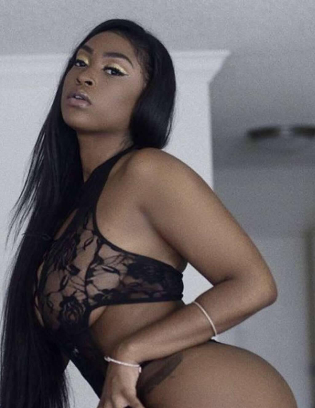 Lyly is Female Escorts. | Calgary | Alberta | Canada | scarletamour.com 