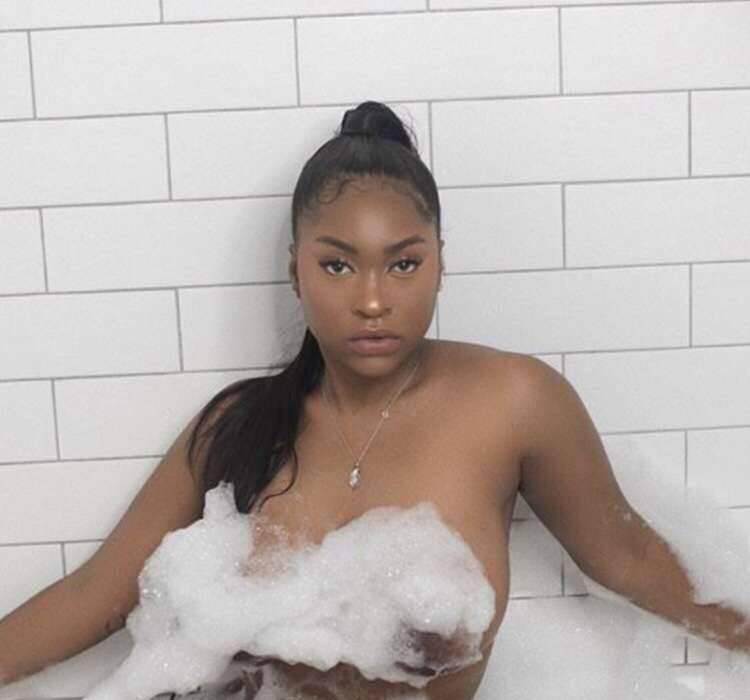 Lyly is Female Escorts. | Calgary | Alberta | Canada | scarletamour.com 
