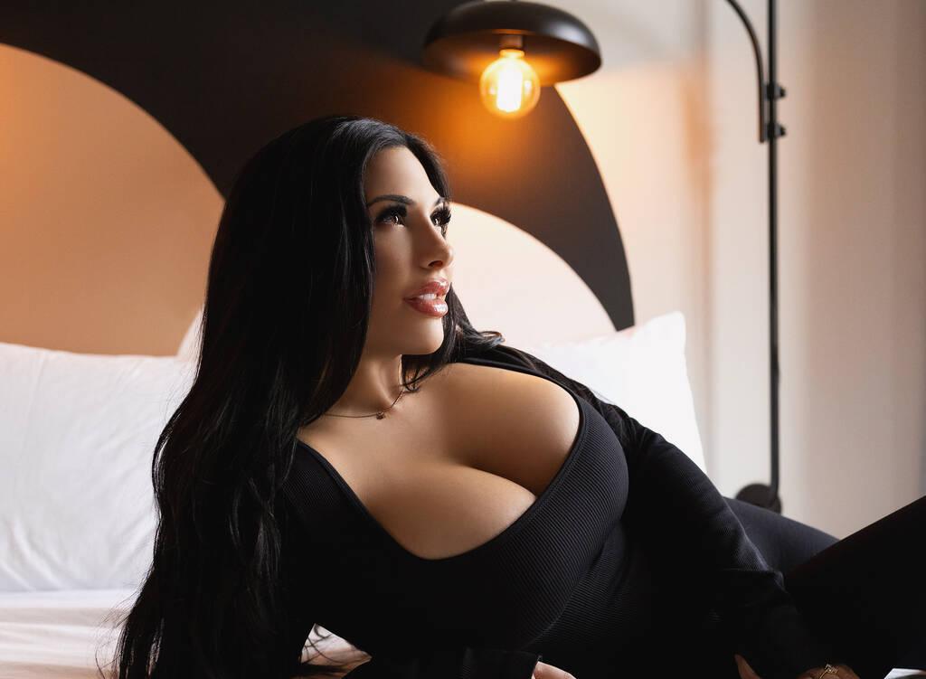 Penny Morelli is Female Escorts. | Quebec City | Quebec | Canada | scarletamour.com 