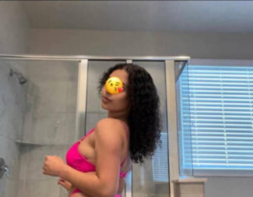 Karla is Female Escorts. | Quebec City | Quebec | Canada | scarletamour.com 