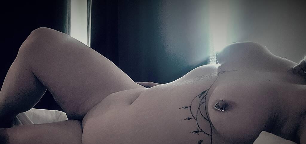 
                        Camilla
                     is Female Escorts. | Quebec City | Quebec | Canada | scarletamour.com 