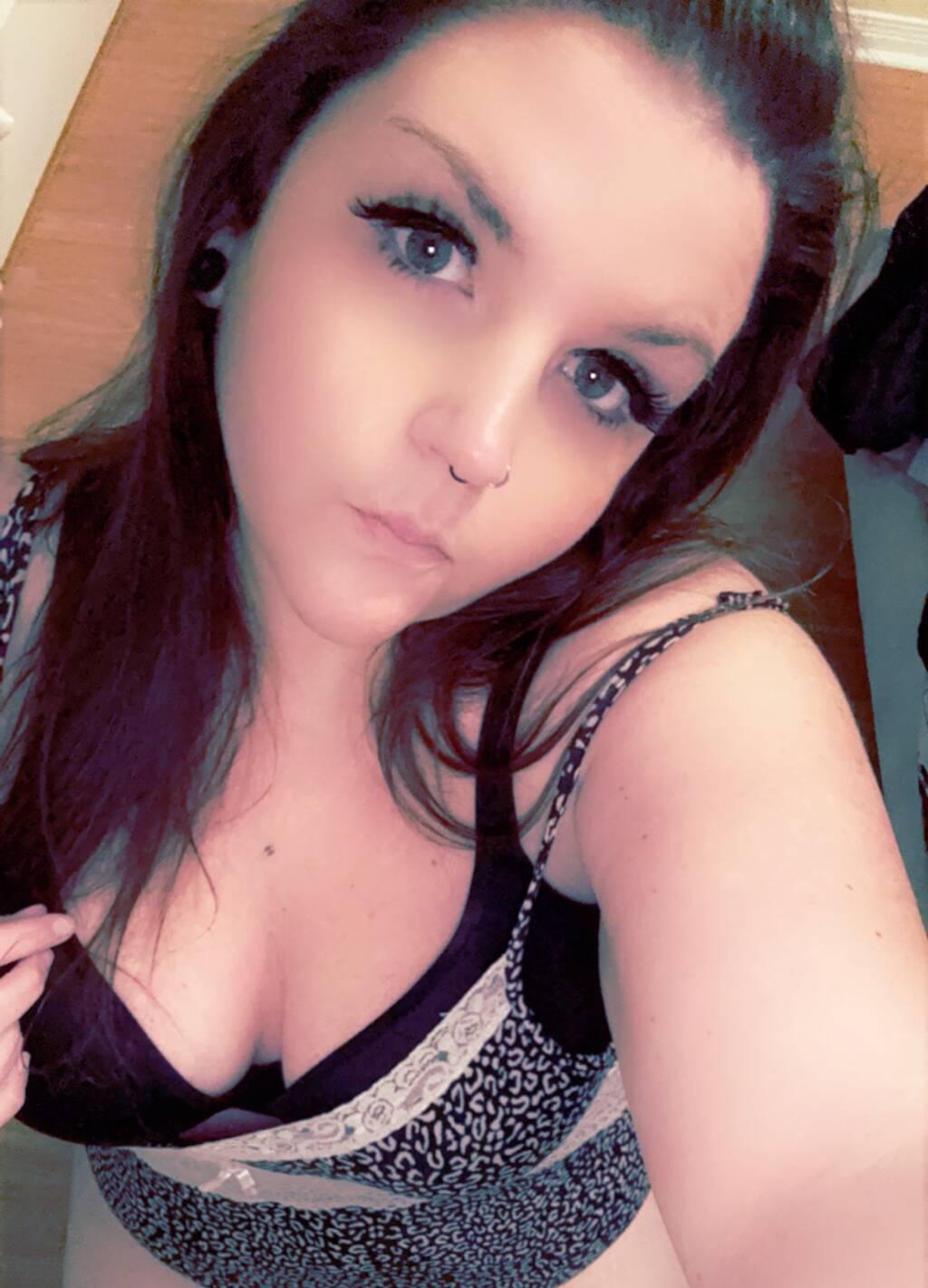 
                        Sav
                     is Female Escorts. | Ottawa | Ontario | Canada | scarletamour.com 