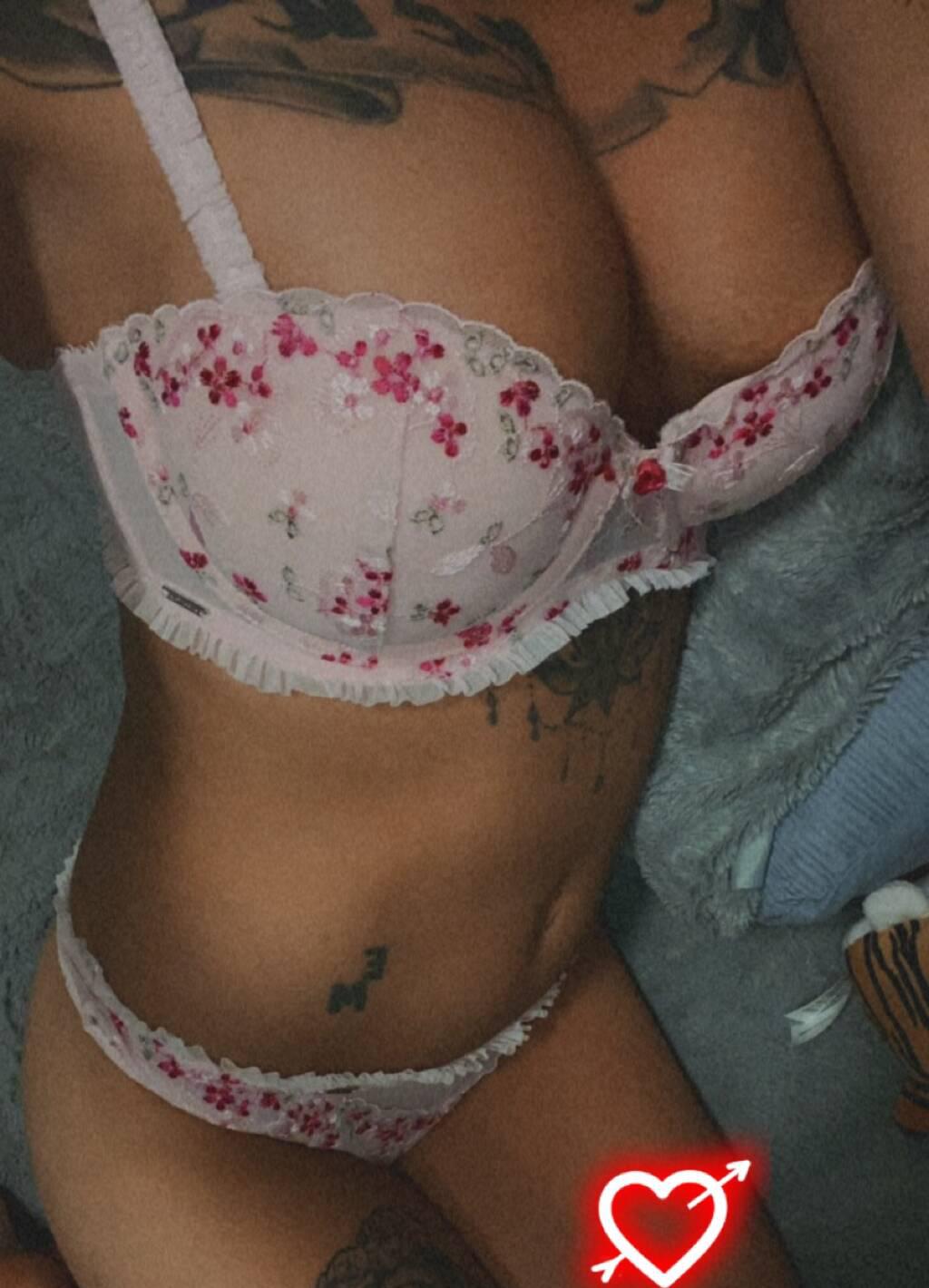 
                        Chloé
                     is Female Escorts. | Kingston | Ontario | Canada | scarletamour.com 