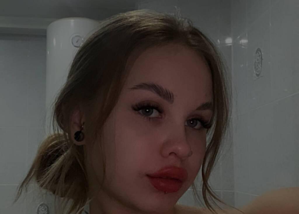 
                        Molly
                     is Female Escorts. | Toronto | Ontario | Canada | scarletamour.com 