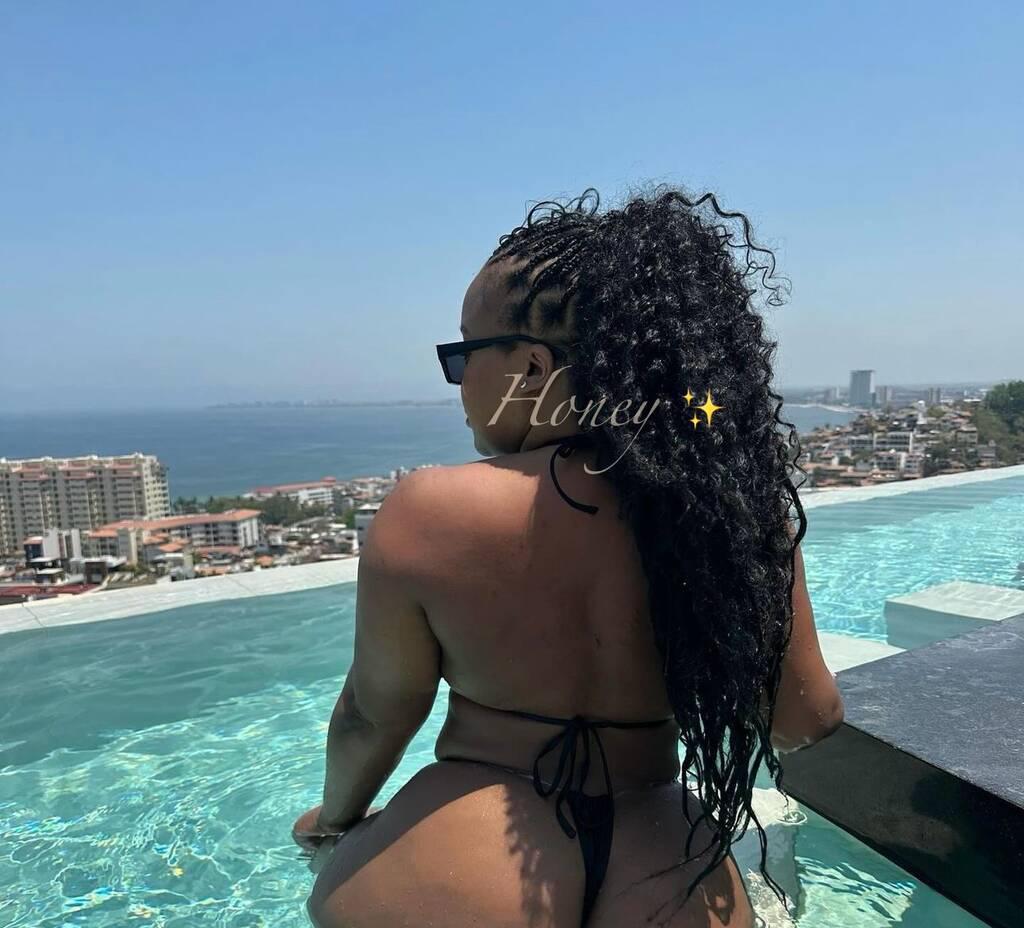 
                        Honey
                     is Female Escorts. | Calgary | Alberta | Canada | scarletamour.com 