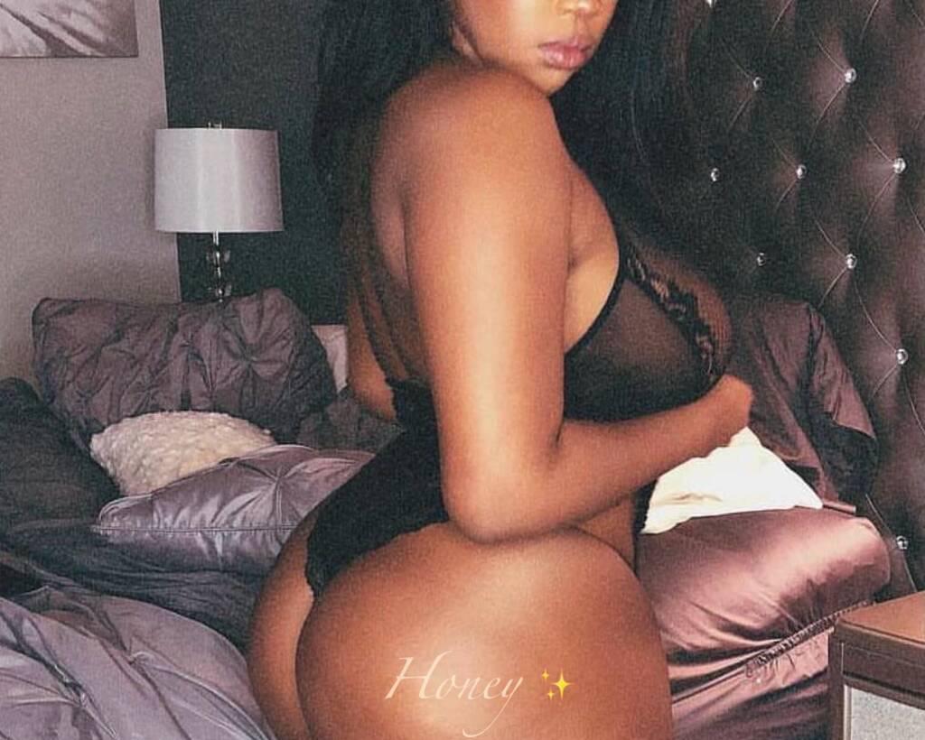 
                        Honey
                     is Female Escorts. | Calgary | Alberta | Canada | scarletamour.com 