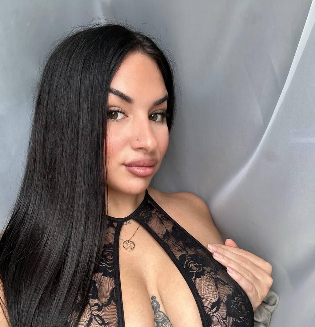 
                        Ariana
                     is Female Escorts. | Edmonton | Alberta | Canada | scarletamour.com 