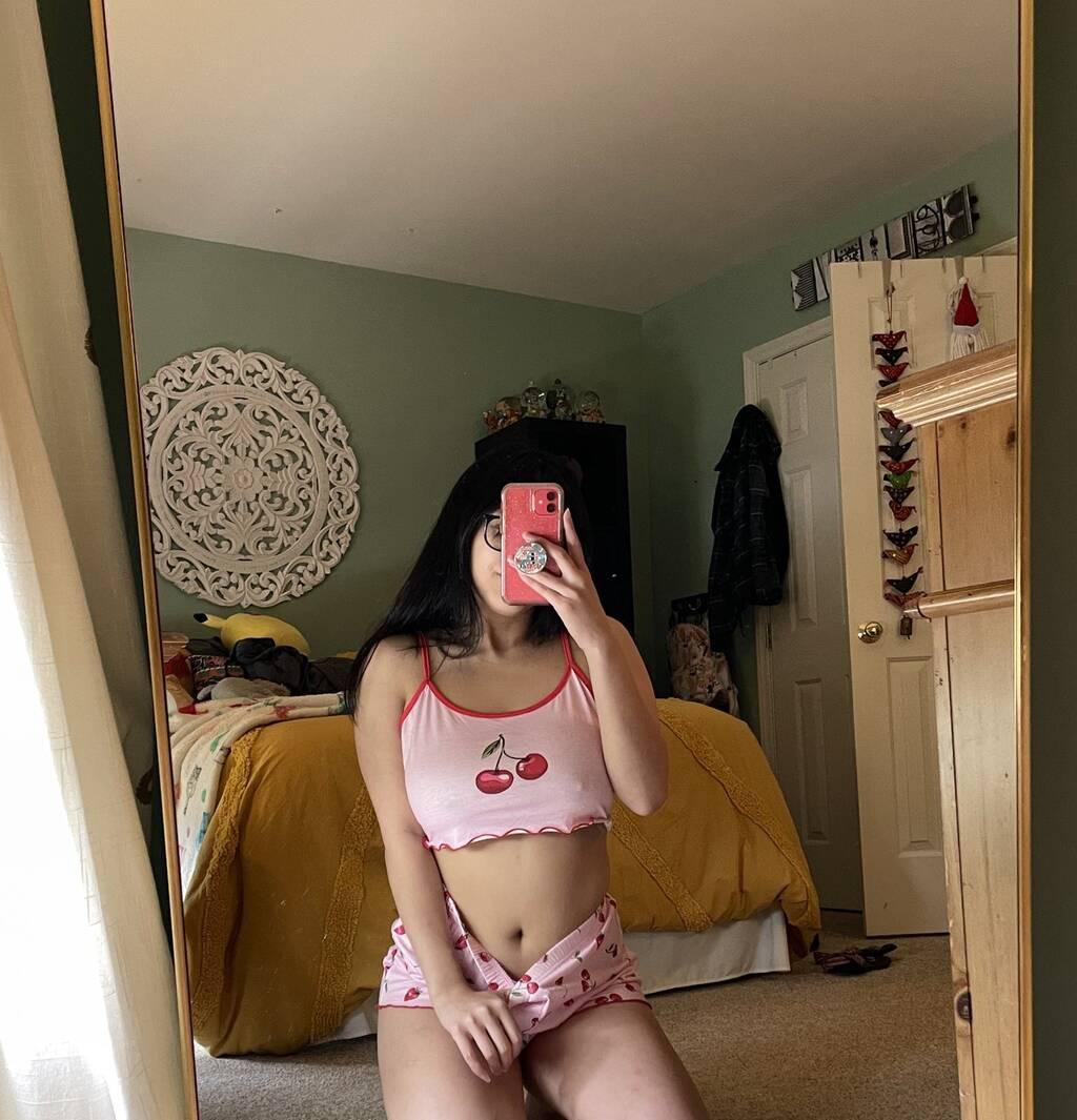 
                        Divine
                     is Female Escorts. | Saguenay | Quebec | Canada | scarletamour.com 