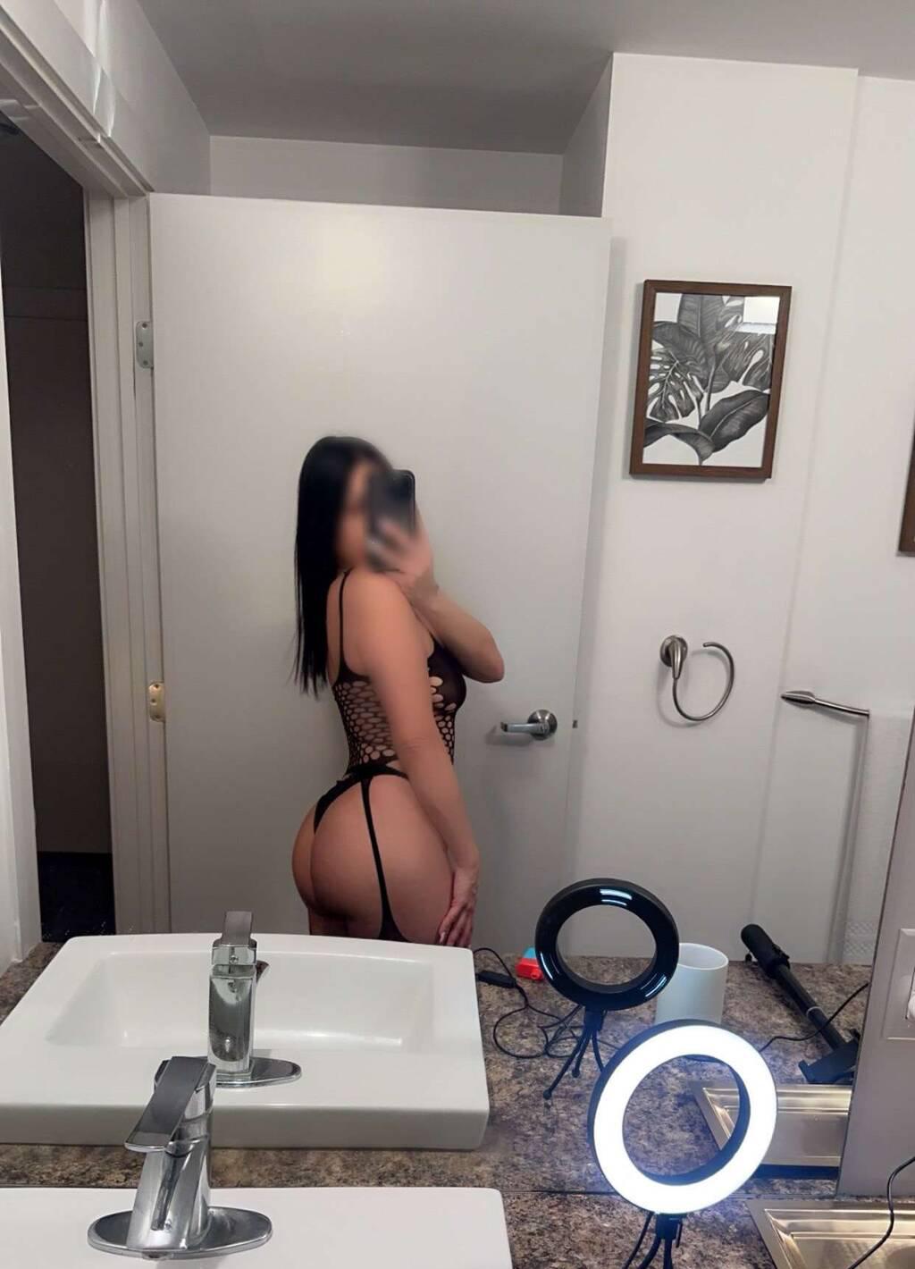 
                        Jasmine
                     is Female Escorts. | Winnipeg | Manitoba | Canada | scarletamour.com 
