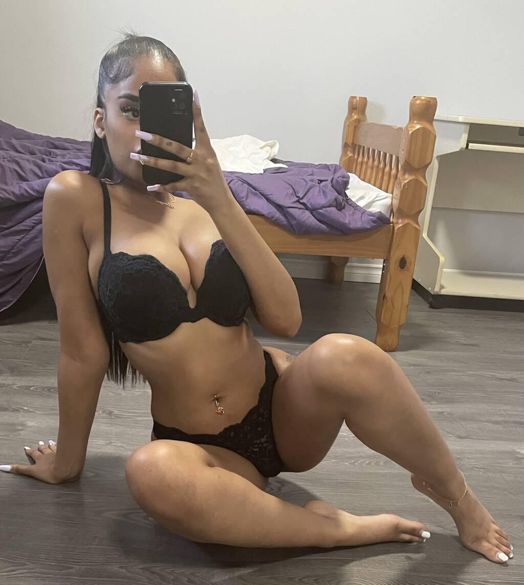 
                        Jasmine
                     is Female Escorts. | windsor | Ontario | Canada | scarletamour.com 