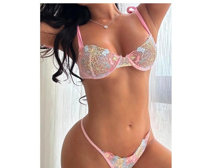  is Female Escorts. | Leeds | United Kingdom | United Kingdom | scarletamour.com 