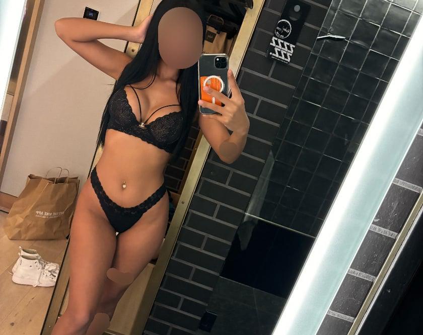  is Female Escorts. | London | United Kingdom | United Kingdom | scarletamour.com 