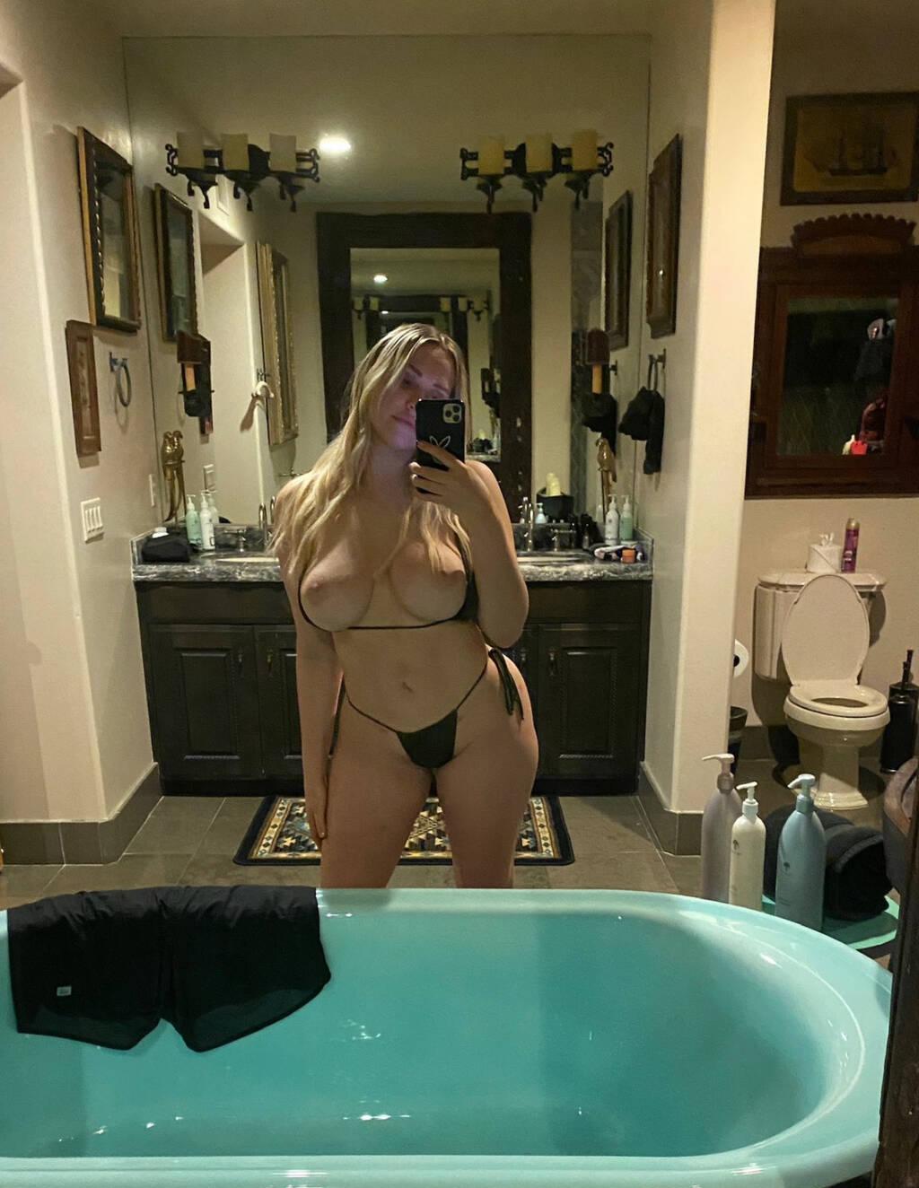 
                        Becky
                     is Female Escorts. | Kingston | Ontario | Canada | scarletamour.com 