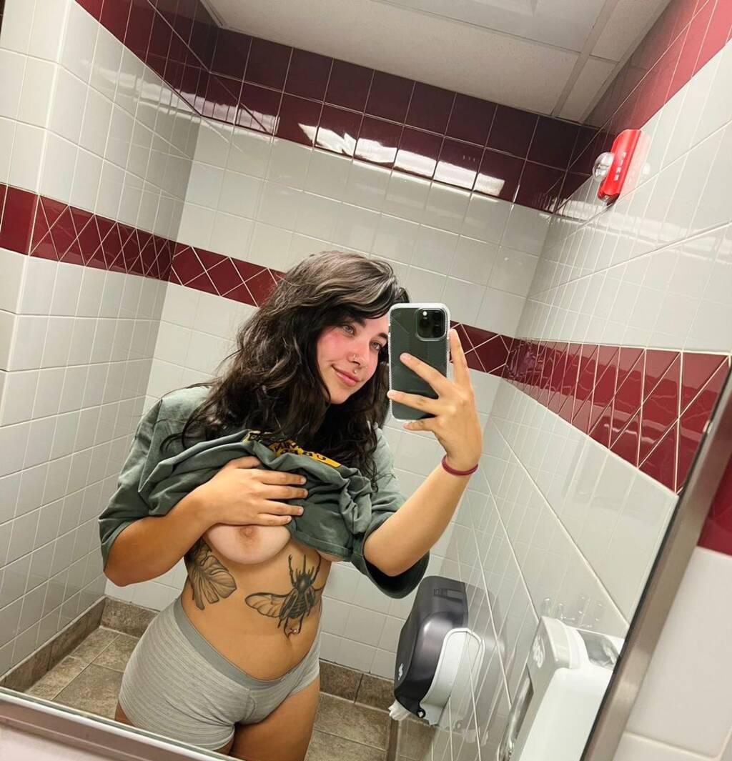 
                        Daniel Victoria
                     is Female Escorts. | Owen Sound | Ontario | Canada | scarletamour.com 