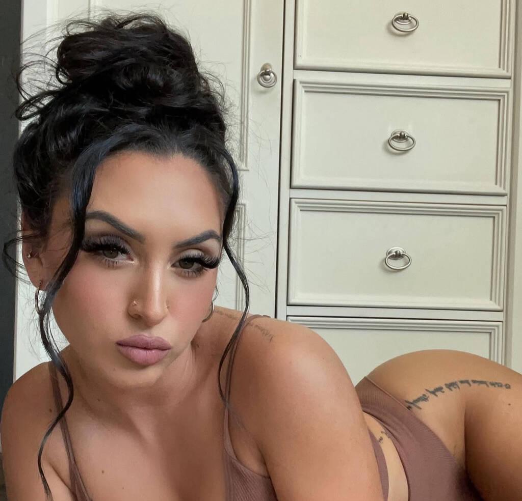 
                        tania
                     is Female Escorts. | Calgary | Alberta | Canada | scarletamour.com 