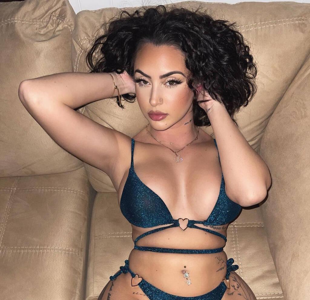 
                        tania
                     is Female Escorts. | Calgary | Alberta | Canada | scarletamour.com 