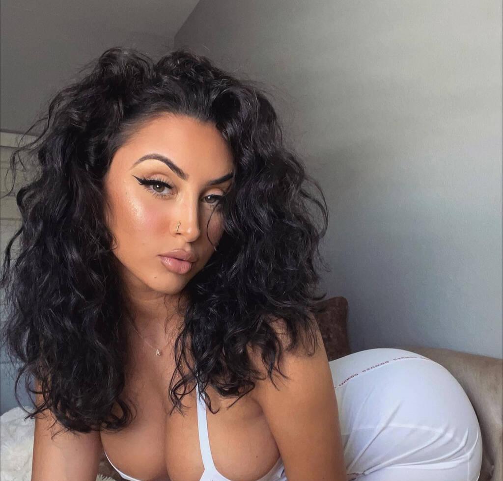 
                        tania
                     is Female Escorts. | Calgary | Alberta | Canada | scarletamour.com 