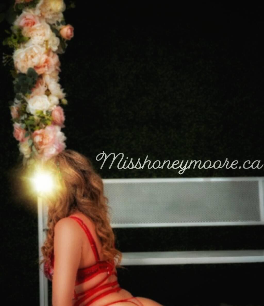 
                        Honey Moore
                     is Female Escorts. | Saskatoon | Saskatchewan | Canada | scarletamour.com 