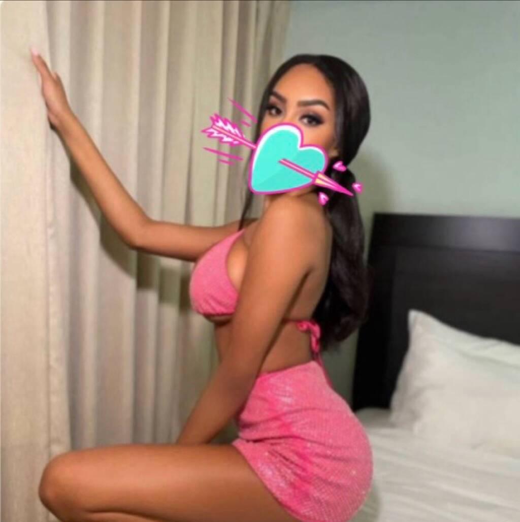 
                        Leïla
                     is Female Escorts. | Montreal | Quebec | Canada | scarletamour.com 