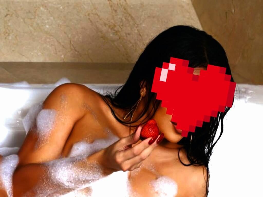 
                        Bella
                     is Female Escorts. | Owen Sound | Ontario | Canada | scarletamour.com 