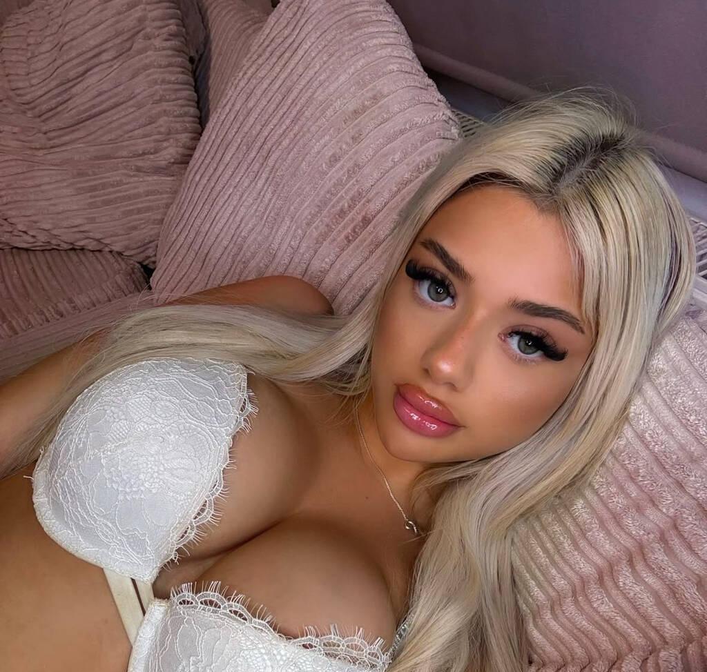 
                        Lea
                     is Female Escorts. | Quebec City | Quebec | Canada | scarletamour.com 